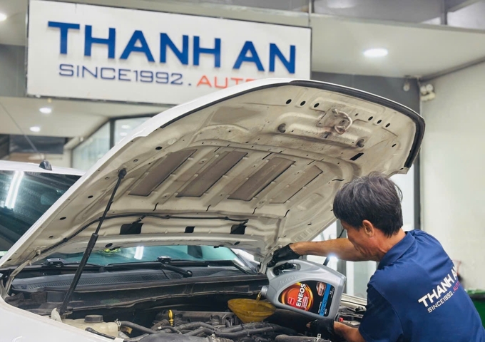 Dịch vụ thay nhớt xe ô tô và thay lọc nhớt chính hãng tại gara